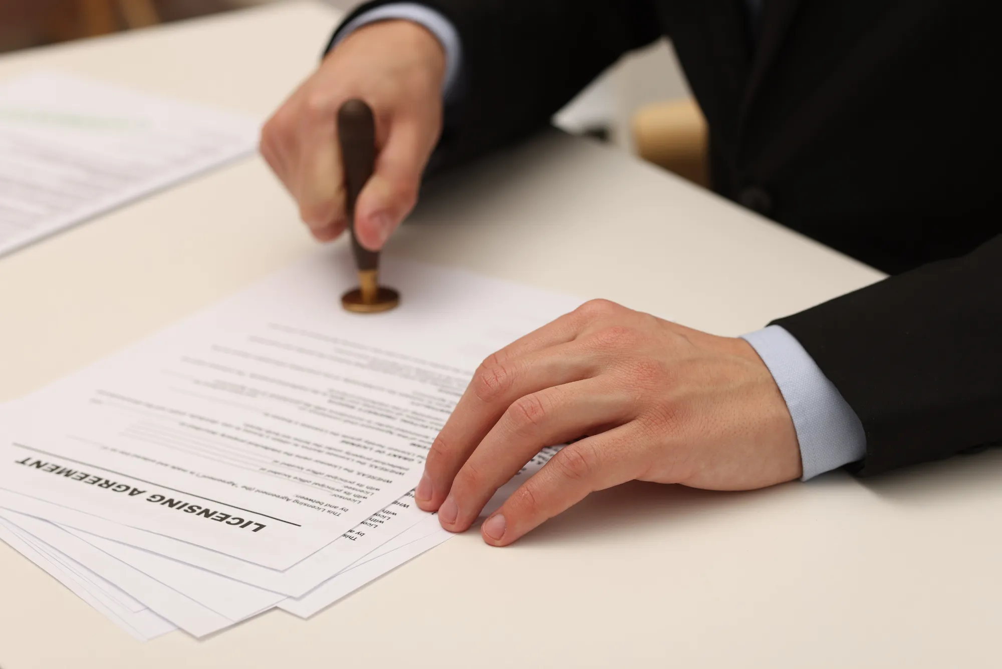 Cómo canacope apoya en la gestión de licencias y permisos empresariales
